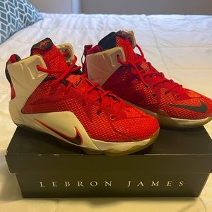 Lebron James size 6 mens Xll